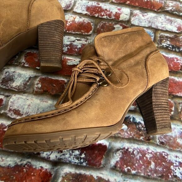 Audrey Brooke Brown suede booties - Picture 6 of 9